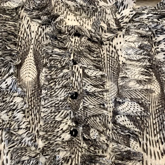 St. John Couture Sleeveless Ruffled Feather Blouse Size 2 or Extra Small - Picture 4 of 11